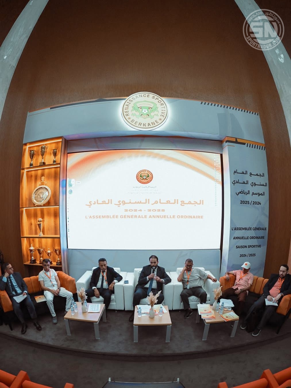 الجمع العام السنوي لفريق نهضة بركان يُعقد بحضور الأغلبية ويصادق بالإجماع على التقارير والمشروع المالي الجمع العام السنوي لفريق نهضة بركان يُعقد بحضور الأغلبية ويصادق بالإجماع على التقارير والمشروع المالي