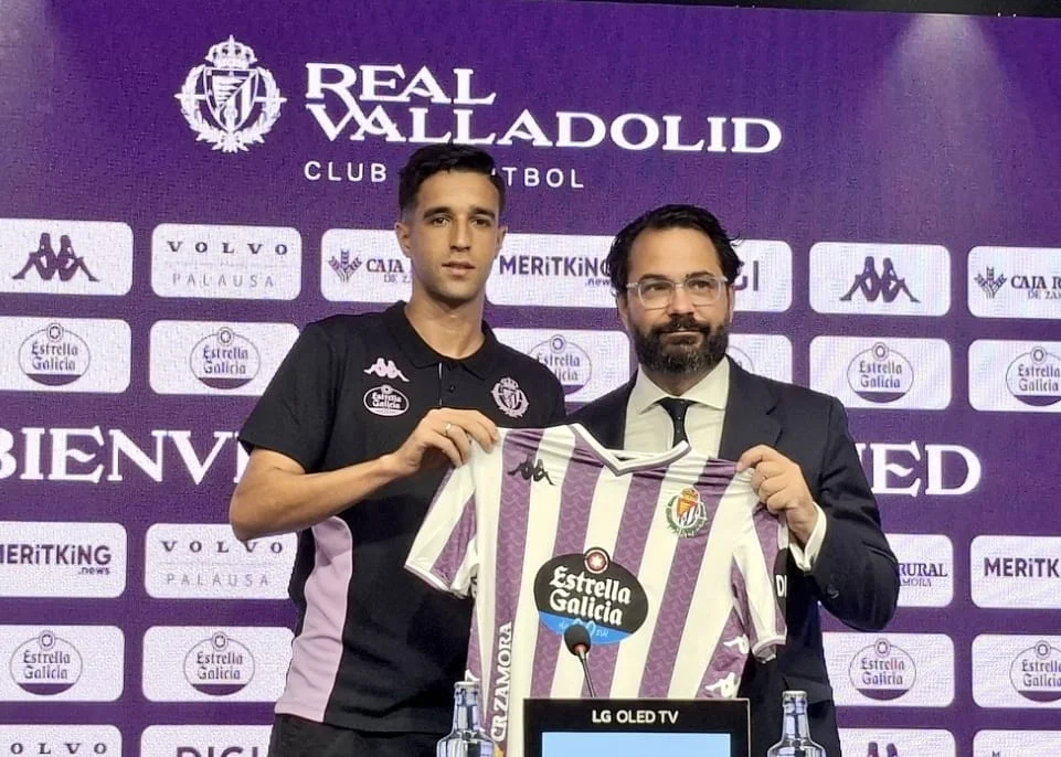 بلد الوليد الإسباني يقدم اللاعب المغربي محمد جواب ويستشهد بالقرآن الكريم في المؤتمر الصحفي بلد الوليد الإسباني يقدم اللاعب المغربي محمد جواب ويستشهد بالقرآن الكريم في المؤتمر الصحفي