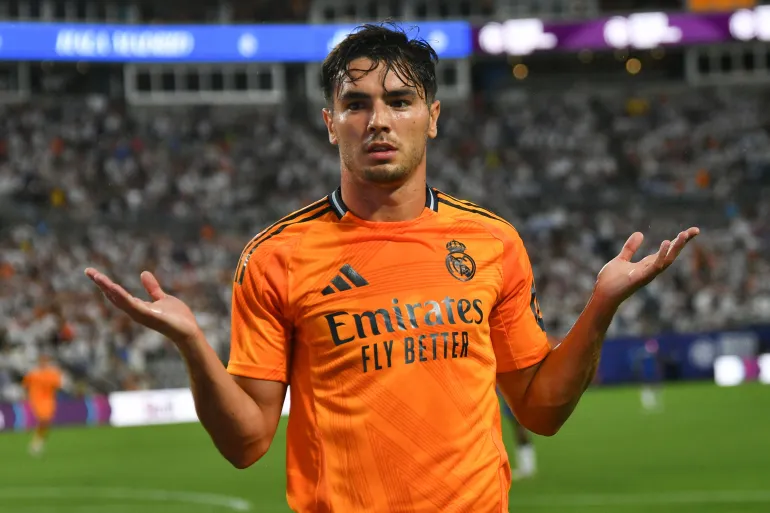 ريال مدريد يمدد عقد الدولي المغربي براهيم دياز ويمنحه دوراً محورياً ريال مدريد يمدد عقد الدولي المغربي براهيم دياز ويمنحه دوراً محورياً